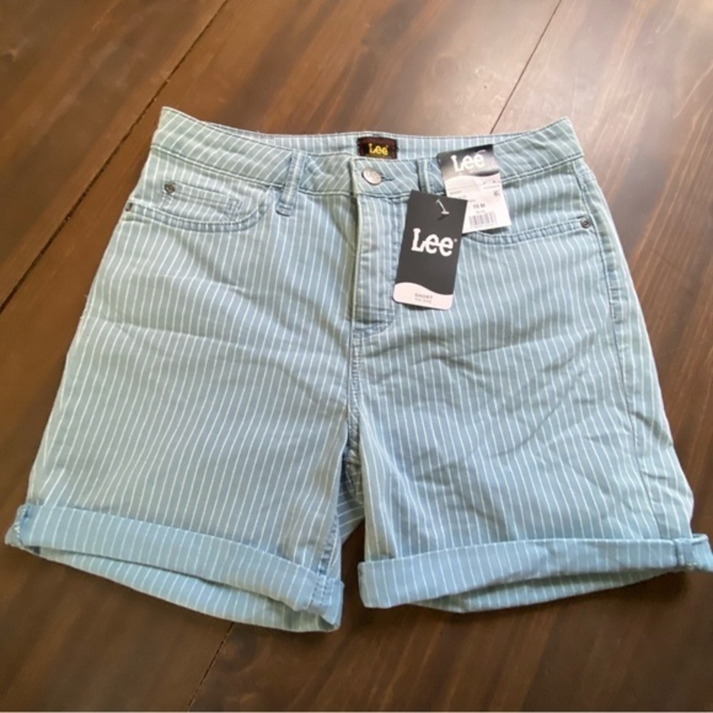 Lee Women’s Shorts Size 10 Medium Blue Stripes‎ Pockets Mid Rise New